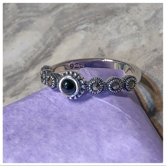 💕Beautiful Sterling Silver Ring w Marcasite Onyx - Picture 6 of 8